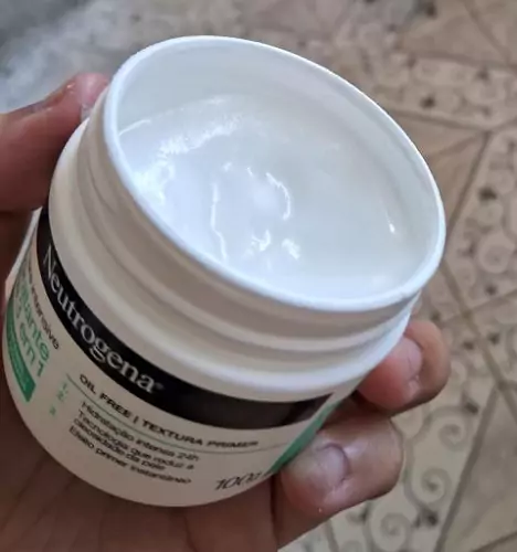 Foto de teste Neutrogena Face Care Intensive